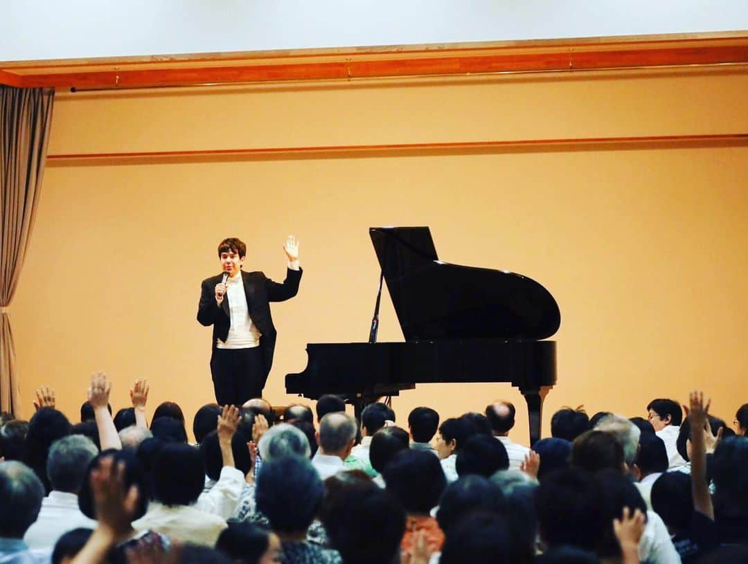 金子三勇士さんのインスタグラム写真 - (金子三勇士Instagram)「Thank you, Ueda! See you next week! #上田市 #サントミューゼ #上田市交流文化芸術センター #長野県 #ワークショップ #地域ふれあいコンサート #西部公民館 #クラシック音楽 #ピアノリサイタル #ピアノ #ピアニスト #金子三勇士 #レジデントアーティスト #文化庁 #日本ハンガリー外交関係開設150周年 #UedaCity #Nagano #artistinresidence #workshop #lecture #piano #pianist #pianorecital #MiyujiKaneko #japanhungary150 #ministry」7月7日 19時45分 - miyujikaneko_official