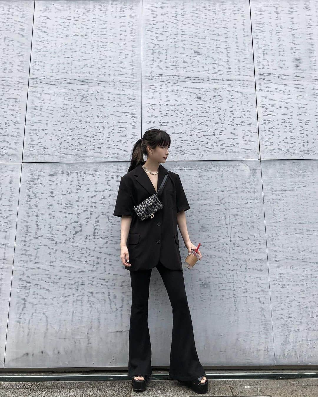 中村くるみさんのインスタグラム写真 - (中村くるみInstagram)「𝐜𝐨𝐦𝐢𝐧𝐠 𝐬𝐨𝐨𝐧... flare pants set up suits  今日は @eclat_yusuketokita に 前髪カットとトリートメントしてもらった最高❤︎ いつもありがとうほんと優しいお兄ちゃんや🥺 好きなタピオカは #春水堂 と #MINGTEA #ゴンチャ は韓国で飲む〜」7月7日 19時52分 - __k_r_m__