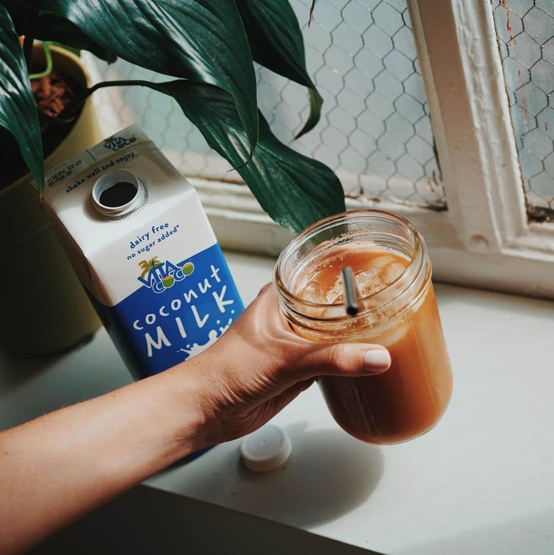 Vita Coco Coconut Waterのインスタグラム：「Sunday morning pick me up.  Quite literally.」