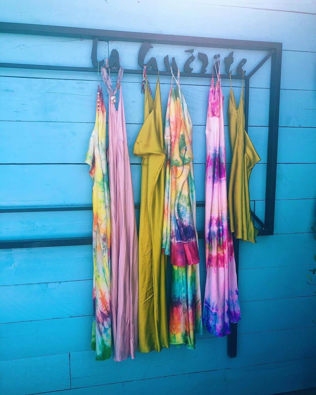 ダニジョーのインスタグラム：「Hangin’ out like 🌈🍒🌸🍑🍋🥝 • Tap to shop the #rainbow #sundayfunday」