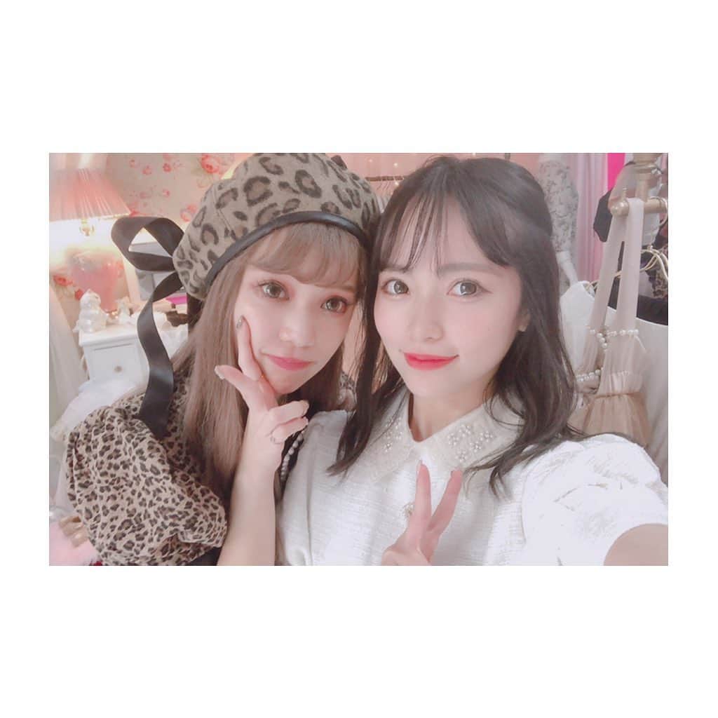 のインスタグラム：「✩‧₊˚ . . この間は#swankiss さんの展示会に お邪魔してきました👗👠💕✨ . お気に入りの真っ白なワンピを着て 大好きな人達に会えてハッピーすぎた😣💖💖💖 ありがとうございました❣️ . . #instalike #instalove #instafollow #japangirl #instagood #instapic #me #selfie #followme #model #smile #팔로우 #소통 #셀카 #셀카그램 #셀카놀이 #셀카타임 #셀피 #셀스타그램 #훈스타그램 #팔로미 #얼스타그램 #모델 #セルカ #自撮り女子 #フリーモデル #フリーランス #展示会 #展示会巡り」