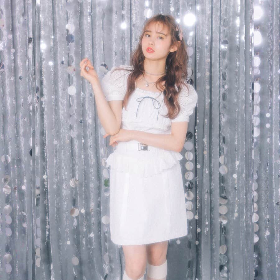 BUBBLESさんのインスタグラム写真 - (BUBBLESInstagram)「ㅤㅤㅤㅤㅤㅤㅤㅤㅤㅤㅤㅤㅤ 🦋BUBBLES SUMMER COLLECTION🦋 ㅤㅤㅤㅤㅤㅤㅤㅤㅤㅤㅤㅤㅤ コットンレースがこれからの時期にぴったりなセットアップが入荷したよ👏🏻✨ バストギャザーが今年らしいパフスリーブブラウスに、 ペプラムフリルがcuteなハイウエストスカートのセットアップ😘❣️ スカートのガーターは取り外し可能だよ🙋💕 ㅤㅤㅤㅤㅤㅤㅤㅤㅤㅤㅤㅤㅤ 【コットンブラウスセットアップ】 ￥9,612 color : white/black size : S/M http://www.sparklingmall.jp/fs/sparklingmall/BS60996 ㅤㅤㅤㅤㅤㅤㅤㅤㅤㅤㅤㅤㅤ ______________________________________________  #bubblestokyo #bubbles_shibuya #bubblessawthecity #bubbles  #fashion #style #bubbles_BS60996」7月7日 20時09分 - bubblestokyo