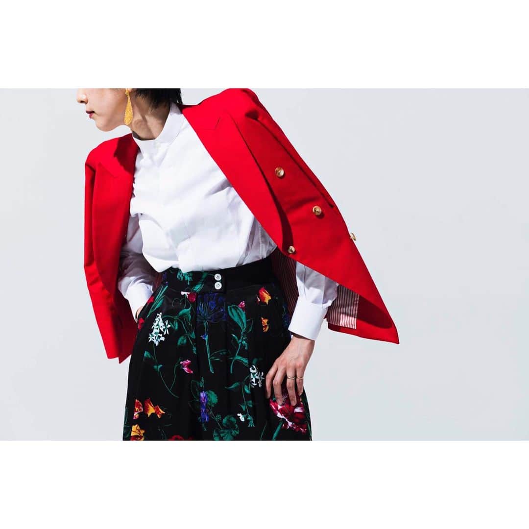 a n d cさんのインスタグラム写真 - (a n d cInstagram)「women's ordermade style. produced by LifeStyleOrder  イカ胸のドレスシャツにコットン素材のダブルブレステッドジャケットと花柄のワイドパンツ。  all  @life_style_order」7月7日 20時13分 - lso_andc