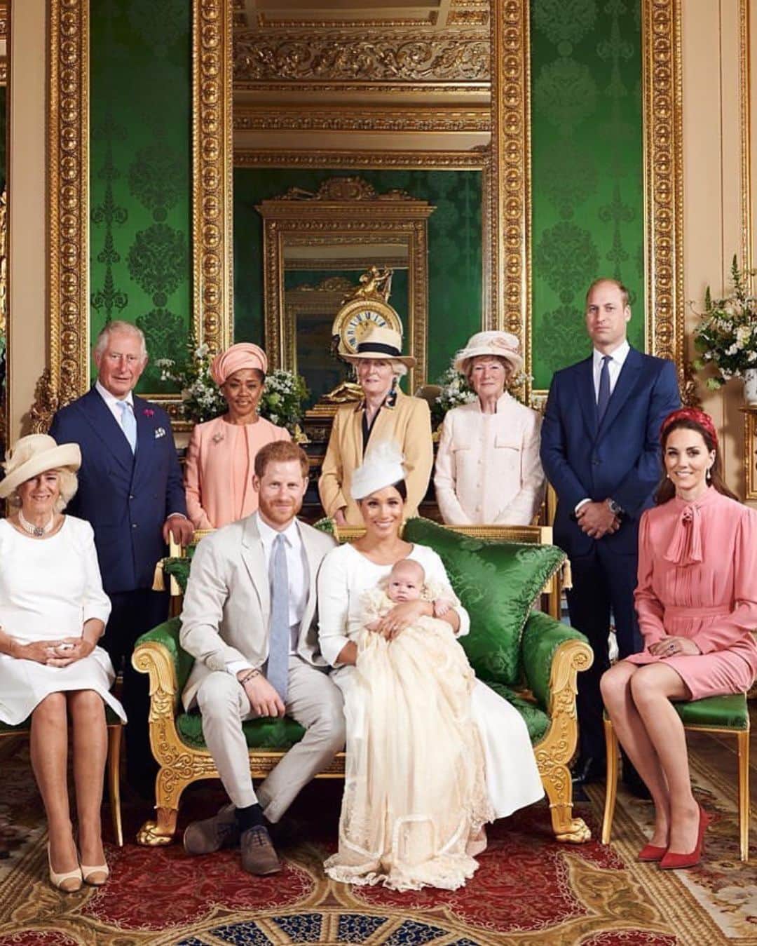 Outfits Selectionさんのインスタグラム写真 - (Outfits SelectionInstagram)「The Duke & Duchess Of Sussex hAve released two pictures of baby Archie christening 💕#royal」7月7日 20時19分 - outfits.selection