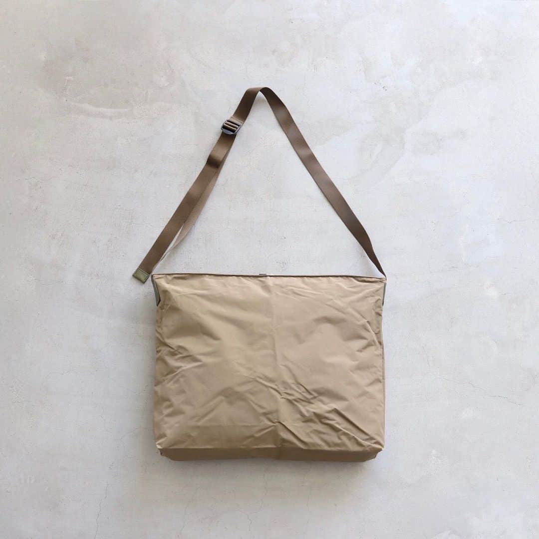 wonder_mountain_irieさんのインスタグラム写真 - (wonder_mountain_irieInstagram)「_ HenderScheme / エンダースキーマ “all purpose shoulder bag” ￥18,360- _ 〈online store / @digital_mountain〉 http://www.digital-mountain.net/shopdetail/000000005983/ _ 【オンラインストア#DigitalMountain へのご注文】 *24時間受付 *15時までのご注文で即日発送 *1万円以上ご購入で送料無料 tel：084-973-8204 _ We can send your order overseas. Accepted payment method is by PayPal or credit card only. (AMEX is not accepted)  Ordering procedure details can be found here. >>http://www.digital-mountain.net/html/page56.html _ #HenderScheme #エンダースキーマ shirts→ #KAPTAINSUNSHINE ￥28,080- pants→ #itten. ￥27,000- _ 本店：#WonderMountain  blog>> http://wm.digital-mountain.info/blog/20190707-1/ _ 〒720-0044  広島県福山市笠岡町4-18  JR 「#福山駅」より徒歩10分 (12:00 - 19:00 水曜定休) #ワンダーマウンテン #japan #hiroshima #福山 #福山市 #尾道 #倉敷 #鞆の浦 近く _ 系列店：@hacbywondermountain _」7月7日 20時26分 - wonder_mountain_