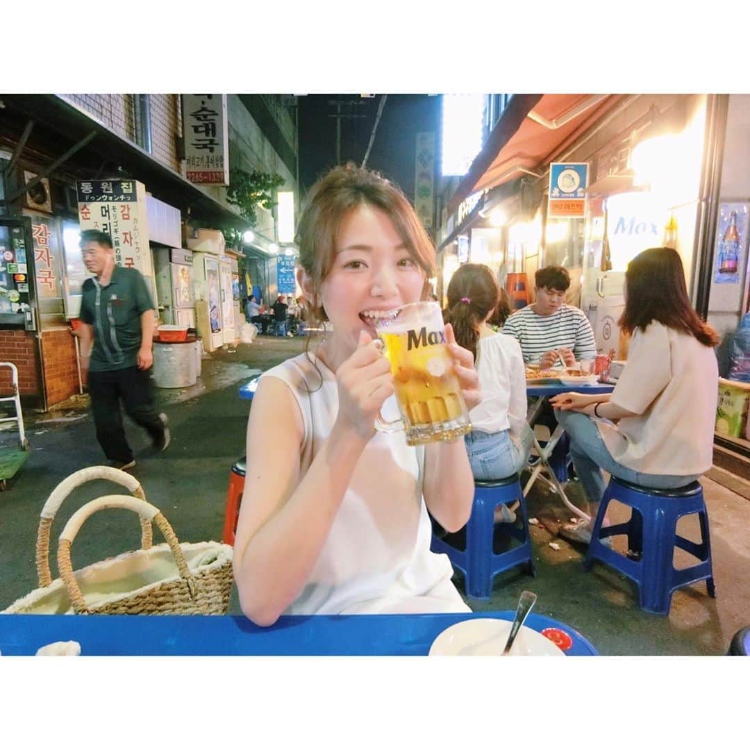 的場絢香さんのインスタグラム写真 - (的場絢香Instagram)「*﻿ ﻿ 食いしん坊母娘の旅 in Seoul🇰🇷﻿ ﻿ 🐓#タッカンマリ﻿ (大好き！にんにくたっぷりスープ飲み干した！)﻿ ﻿ 🐄#ユッケ﻿ (前回行って美味しかったから、﻿ またプチョンユッケ行ってきた〜！)﻿ ﻿ 🍙#キンパ﻿ (広蔵市場の麻薬キンパ！んまいっ！﻿ おでんスープも美味しかった♩)﻿ ﻿ 🍚#アワビ粥﻿ (味加本の。アワビごろごろっ。)﻿ ﻿ 🍗#ヤンニョムチキン﻿ (甘辛ーくてクセになるぅ。)﻿ ﻿ 🍞#イサックトースト﻿ (パンがほんのり甘い！﻿ バナナウユと一緒に〜♬)﻿ ﻿ 🥤#タピオカ﻿ (ここのタピオカもっちりしてて美味しかった！﻿ 大小の大きさが違うタピオカが入ってるの。)﻿ ﻿ 🍧#ソルビン﻿ (マンゴーグレープフルーツかき氷𓇼でかいっ。笑)﻿ ﻿ 食べた食べた〜💕💕﻿ 저는 한국요리를 정말 좋아합니다 ❤︎﻿ ﻿  _________________________________________ #マトバの海外旅行記 #母娘旅 #韓国旅行  #韓国 #ソウル #食べ歩き #韓国グルメ #マシッソヨ #korea #souel #맛있었어 #한국 #서울」7月7日 20時28分 - ayaka_matoba