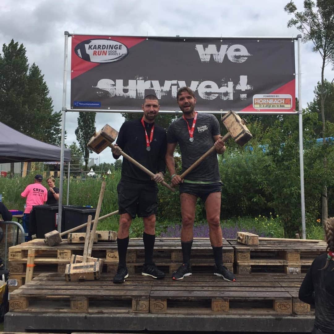 ヨス・ホーイフェルトのインスタグラム：「@kruza26 and myself on the strongestman contest.. (read mudrun 2019 kardinge) haha. Real nice experience! Topclass!」