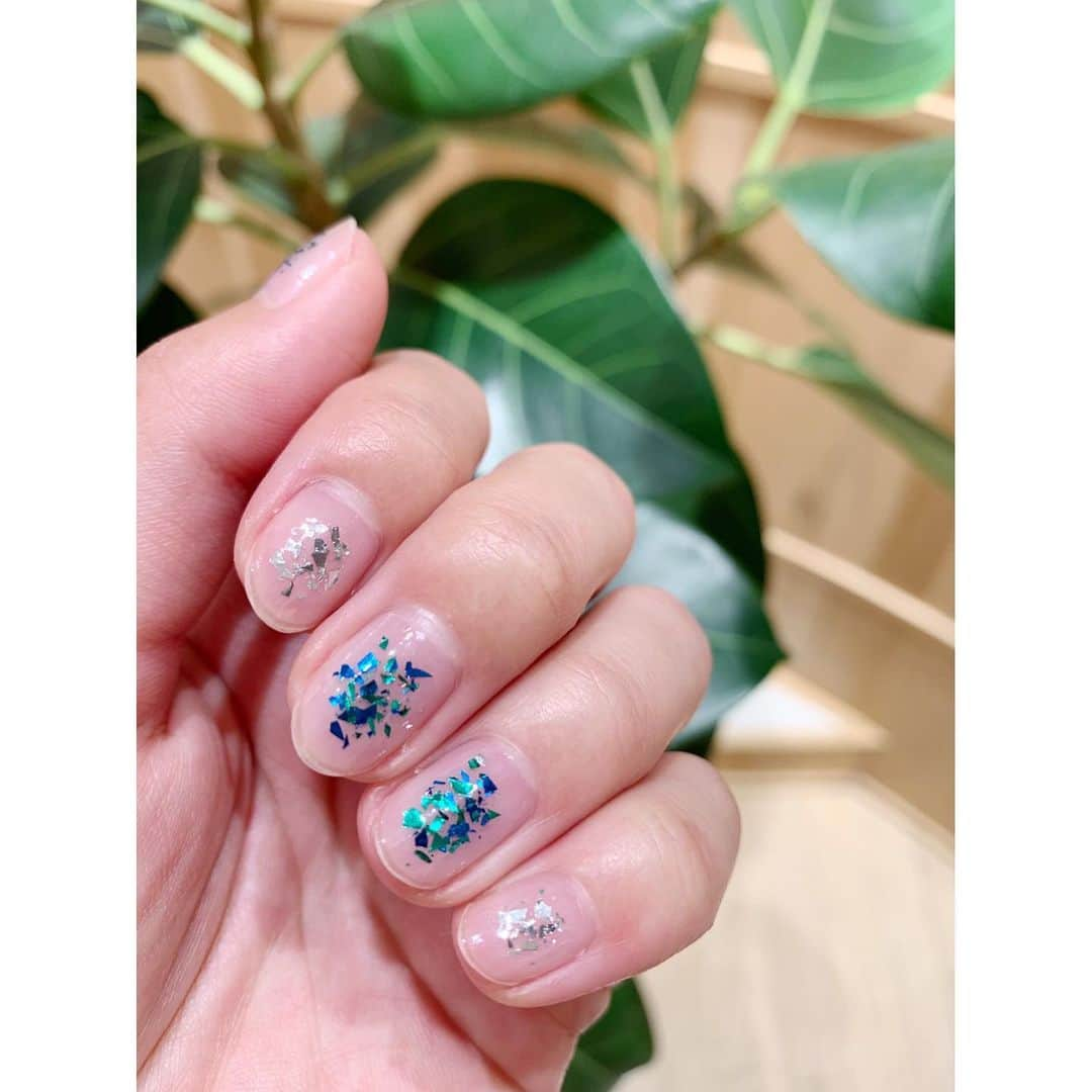 川島幸恵さんのインスタグラム写真 - (川島幸恵Instagram)「💙✨💚✨💙﻿ ﻿ 真ん中にまとめてキラキラ﻿ ﻿ #nail #nails #selfnail #nailcolor #nailholic #silver #sv026 #blue #green #sp021」7月7日 20時36分 - sachie118