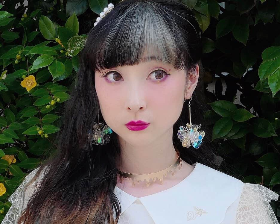 RinRinさんのインスタグラム写真 - (RinRinInstagram)「Queen Bee🐝🍯 Purple & yellow makeup perfect for summer~💜💛 紫と黄色のメイク夏におススメ〜💜💛 MUA @atsushisasakimakeup . . Face #shuuemura #unlimitedfluidfoundation #ipsa #イプサ #クリエイティブコンシーラーex #maccosmetics #studiofix #threecosmetics #エピックミニダッシュ  Eyes #sugarpill #poisonplum #uzu #eyeopeningliner 💛💜🖤 #メイベリン mascara #シュウウエムラ brow Lips #ロレアル #シャインオン 902 . . 👉🏻 #rinrinmakeup . #rinrindoll #japanesemakeup #yellowmakeup #purplemakeup #summermakeup #原宿 #夏メイク #紫メイク #黄色メイク #qpot #theivytokyo」7月7日 20時36分 - rinrindoll