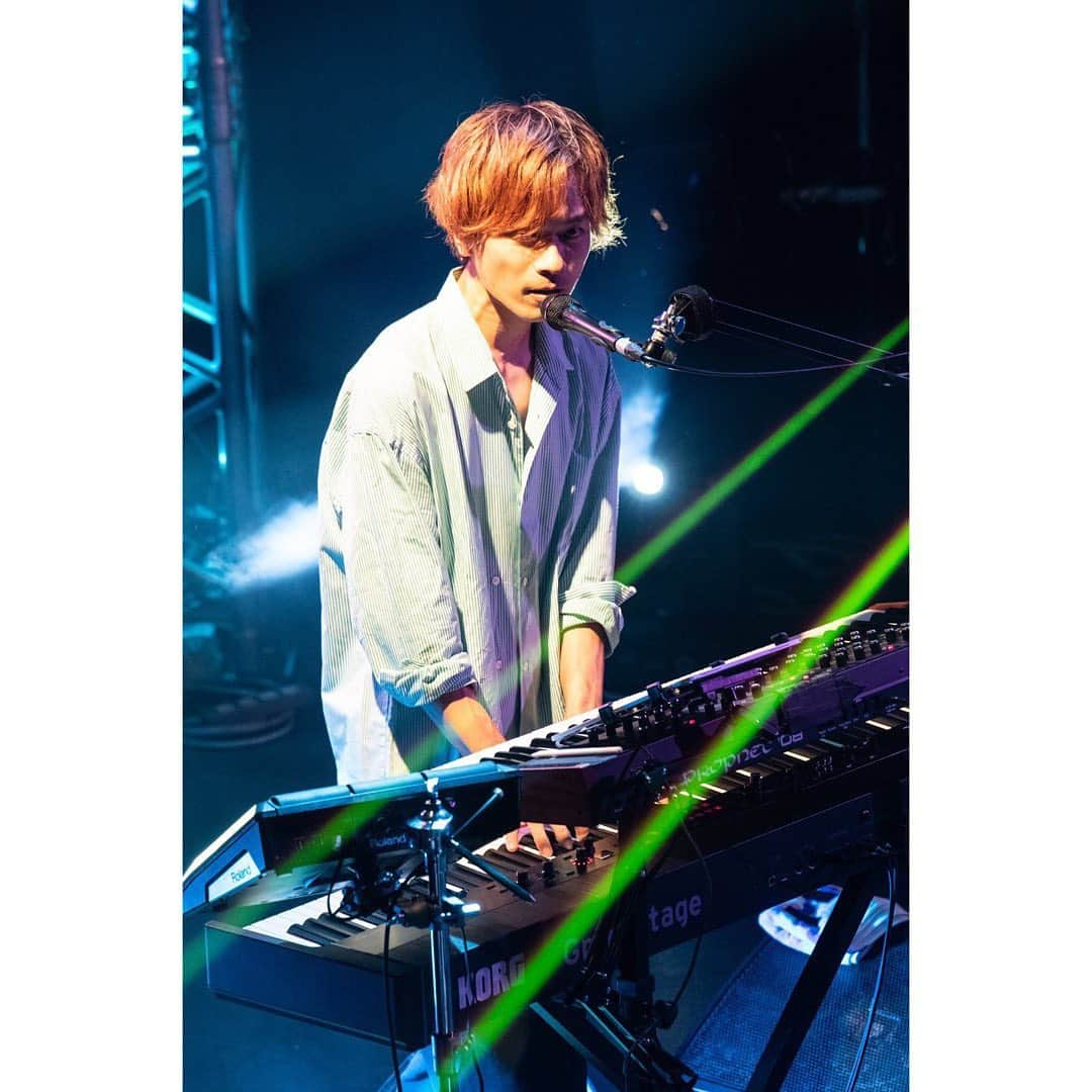 WEAVER（ウィーバー）のインスタグラム：「2019/07/07 ⠀ WEAVER "ID2" TOUR 2019「I'm Calling You〜流星ループ〜」in KASHIWA  photo by ハギワラヒカル @jr0330h ⠀ ⠀⠀ #WEAVER #band #piano #rock #pop #music #japan #kobe #杉本雄治 #奥野翔太 #河邉徹 #id2 #流星コーリング #カーテンコール #Palooza #10周年 #神戸国際会館 ⠀」