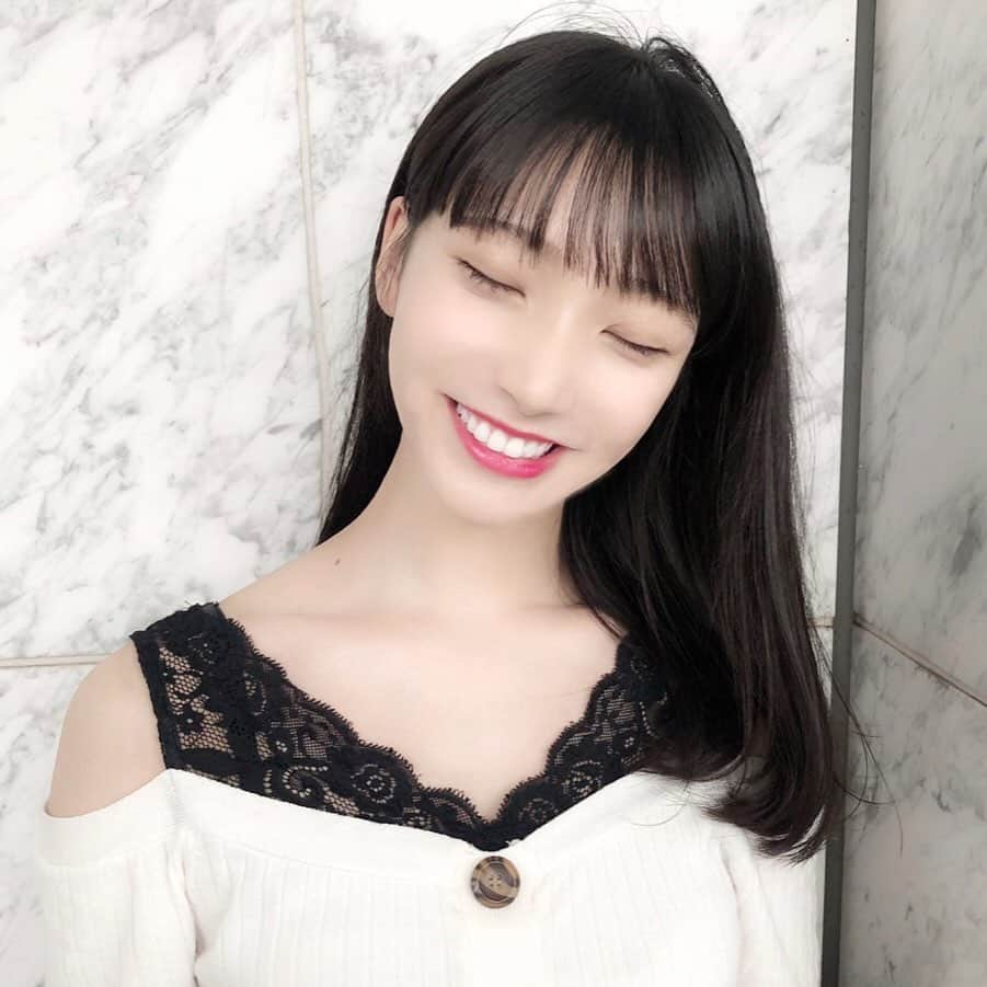 星野渚さんのインスタグラム写真 - (星野渚Instagram)「💇‍♀️ 髪の毛ばっさりと切っていただき、トリートメントもしていただきました。 ＊ 生まれたての髪の毛に生き返りました👏つやつやうるうるです ＊ ありがとうございました！ ＊ ＊ ＊ ＊ ＊ ＊ ＊ #ヘアスタイル #ヘアサロン #shea #表参道ヘアサロン #かわいいヘア #ヘアセット #シースルー シースルーバング #ヘアスタイルミディアム #ミディアムヘア #ヘアスタイルチェンジ #黒髪ロング #黒髪ヘア #サロンモデル #東京ヘアサロン #表参道shea」7月7日 20時51分 - nagisa0717_x_x