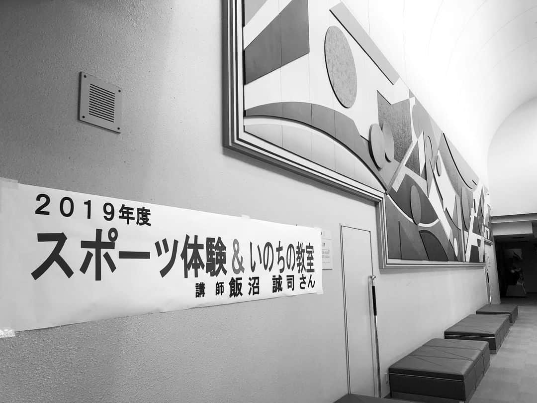 飯沼誠司さんのインスタグラム写真 - (飯沼誠司Instagram)「福山ローズアリーナにて ASJいのちの教室開催。たくさんの人に受けていただきました。 真剣な講習の中にも笑顔になる時間もあり良い雰囲気でした。 また行きます(^ ^) #fukuyamacity  #福山 #athletesavejapan  #swimming #lifesaving  #watersafety #smile」7月7日 21時08分 - seiji_iinuma
