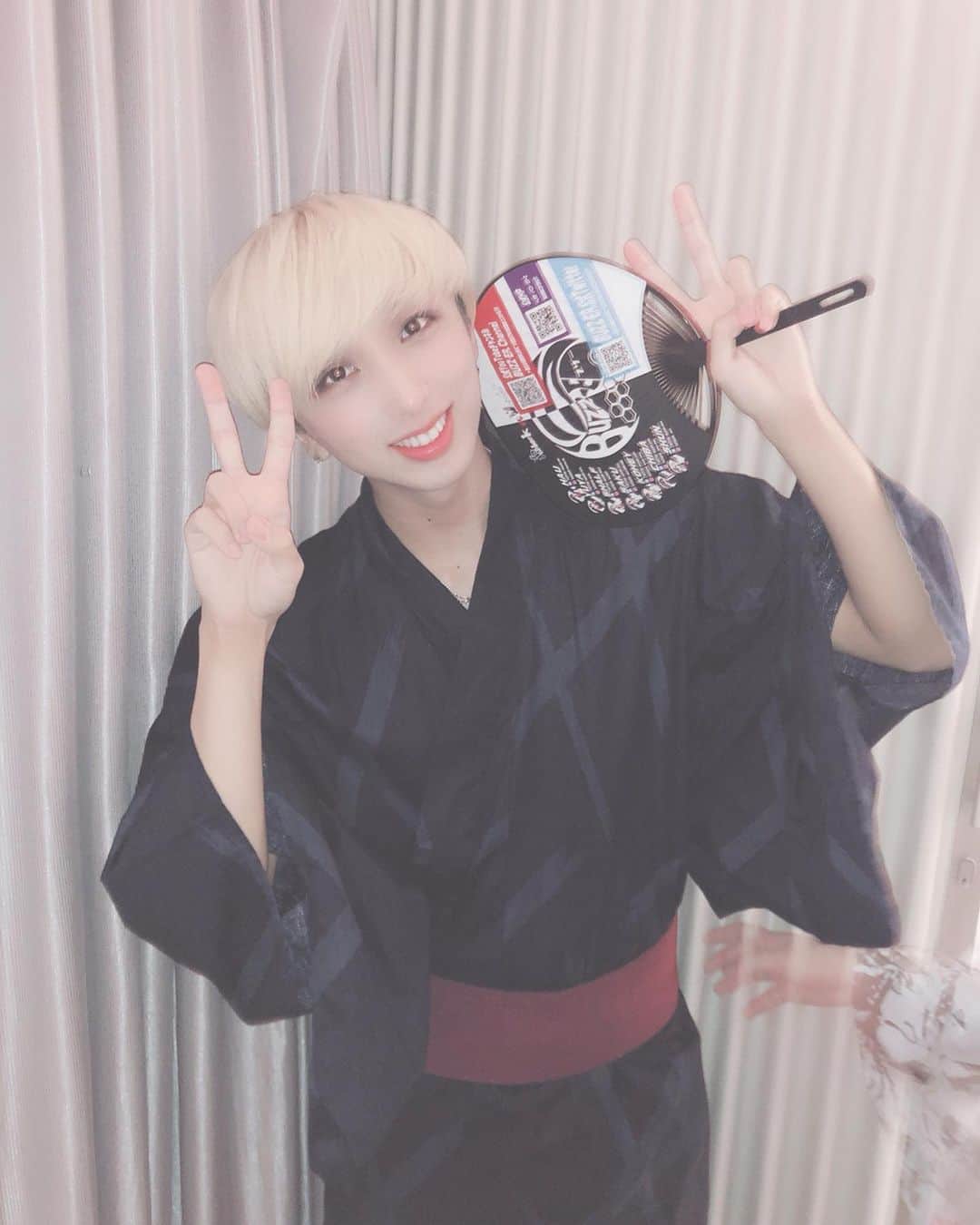 SHUNのインスタグラム：「七夕🎋👘 一緒にお祭りでも行く？？？ . . . . . #buzz_er #ブザー #七夕 #浴衣 #メンズアイドル #ボーカル #live #love #smile #photo #photooftheday #fashion #좋아요폭탄 #좋아요테러 #팔로미 #instalike #instagood #followme #いいねしてね #フォローしてね」