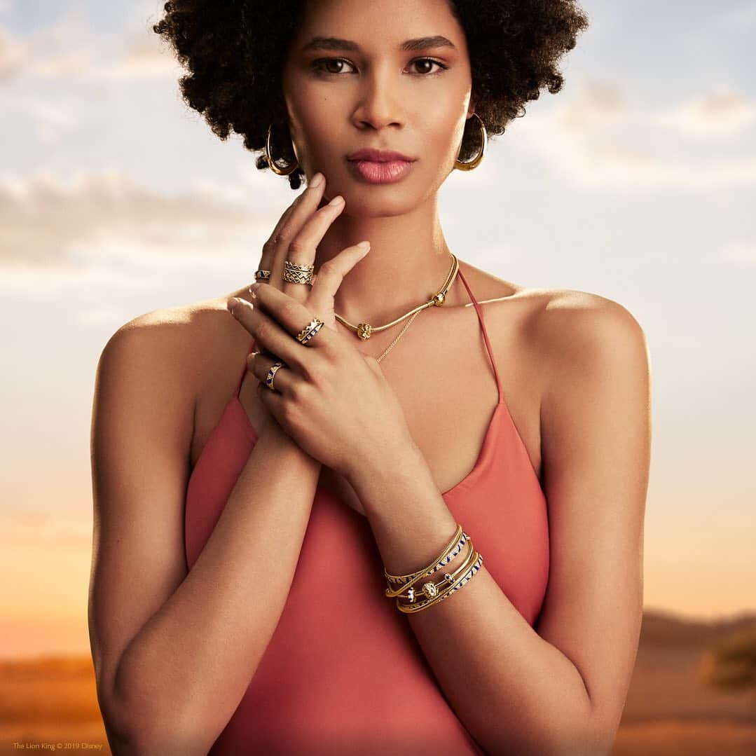 のインスタグラム：「More is more with our new Disney's The Lion King Collection. Stack bracelettes, layer necklaces and group rings for an eye-catching look. See #TheLionKing only in theatres. #DISNEYxPandora」