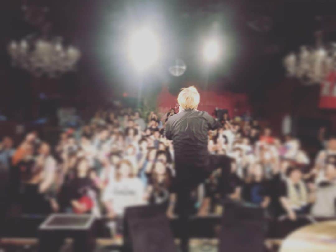 石川龍のインスタグラム：「大阪での二日間のライブ、終わりまして、東京への帰路につきました。#見放題2019 、七夕🎋の #ATMC 、どちらも大変刺激的な内容で、大満足です。 対バンの皆さんも、本当にカッコよかったなぁ。 そして今日もたくさんのお客さまにありがとうございマッスル💪😊💪 次は、9月、#rushball でまた大阪に戻ってきます！」