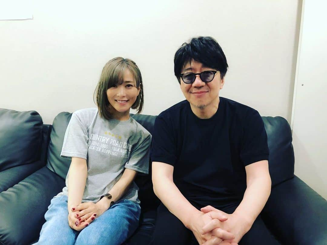 森恵さんのインスタグラム写真 - (森恵Instagram)「メジャーデビュー9周年記念ライブ。 3daysLive最終日。 みんなへの『ありがとう』がちゃんと届いていますように。  そして松井五郎さんも駆けつけてくれました。しかもなんと素敵なお花を3日間も。  幸せな3daysでした。  #9周年記念ライブ #松井五郎 さん」7月7日 21時13分 - morimegumi_official