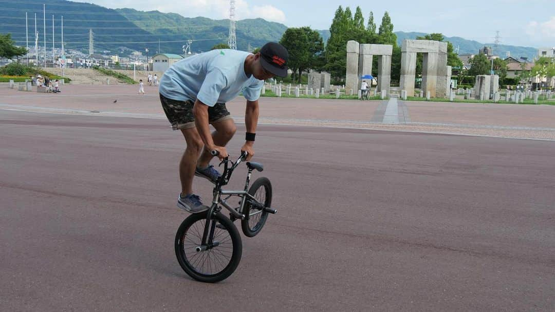 宇野陽介さんのインスタグラム写真 - (宇野陽介Instagram)「本日も、無事 BMX SCHOOL終了しましたー。沢山の参加者今回も、みんなお疲れ様でしたー！みんなで、ワイワイ乗るとやはり楽しいですねー。 #aresbikes #bmx #bmxschool #osaka #kaitaya #bmxkids #lumix #g9pro #flatland」7月7日 21時13分 - yorkuno