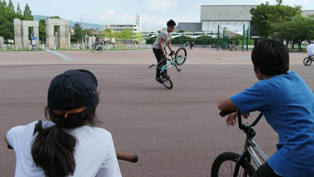 宇野陽介さんのインスタグラム写真 - (宇野陽介Instagram)「本日も、無事 BMX SCHOOL終了しましたー。沢山の参加者今回も、みんなお疲れ様でしたー！みんなで、ワイワイ乗るとやはり楽しいですねー。 #aresbikes #bmx #bmxschool #osaka #kaitaya #bmxkids #lumix #g9pro #flatland」7月7日 21時13分 - yorkuno