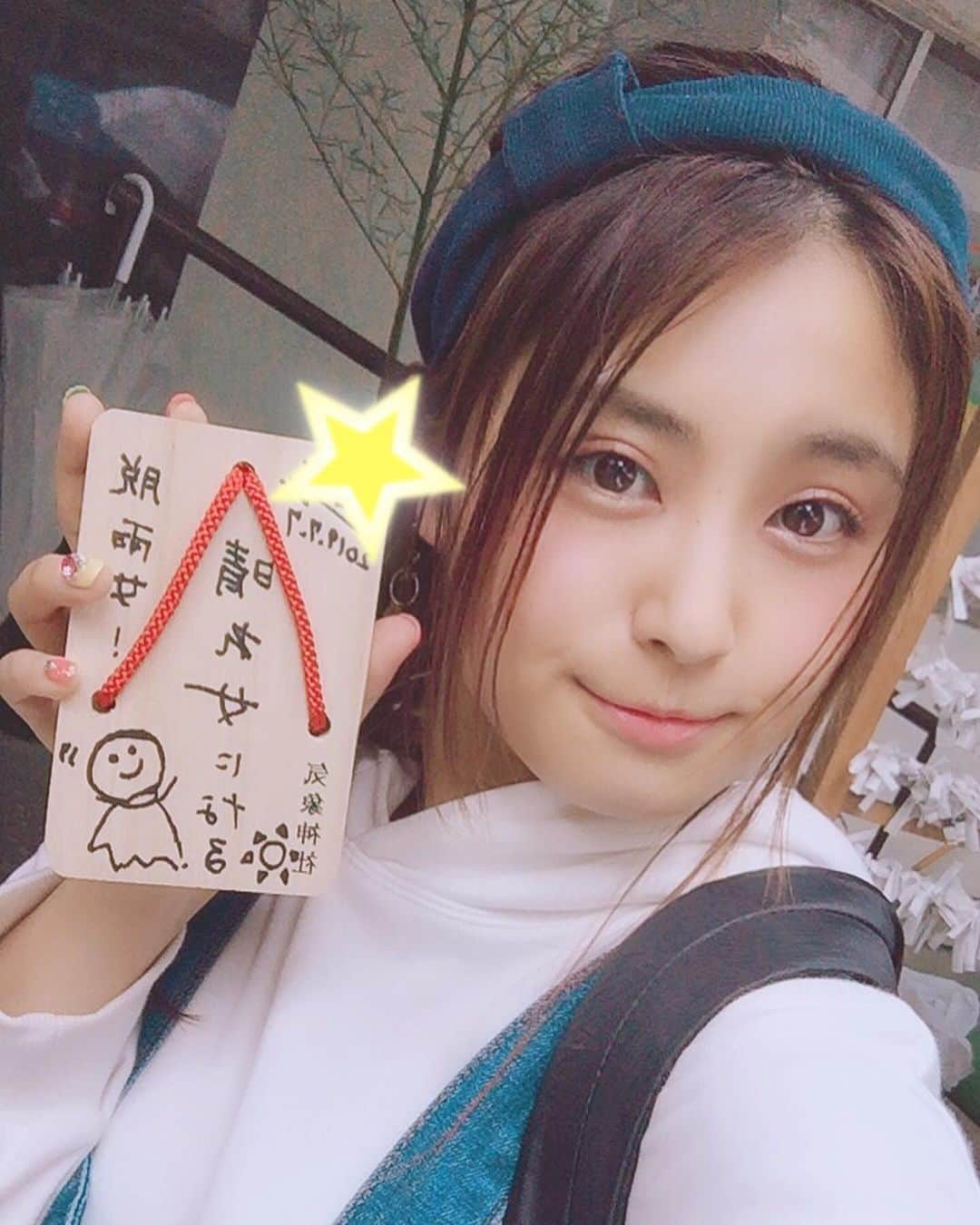 のインスタグラム：「今日はひそかに行きたかった 高円寺の気象神社さんと氷川神社さんに行ってきました(-'ﾛ'- )！！ 日本で唯一の気象の神社さんらしく☀️🌈 雨女の私は行くしかない！！って気合い入れて 雨に打たれつつも参拝してきました(*‘ω‘ *)☔ ここの神社さん 絵馬が下駄なんです！おみくじもてるてる坊主で可愛かったです🌧 友人が貰ってた御朱印も七夕仕様で可愛かったなぁ！ 神社の隣のカレー屋さんもスパイシーだけど、めちゃくちゃ食べやすくて美味しかったです(*‘ω‘ *)💓 あとからくるスパイシーさハマりそう〜👳🍛🕌👳🐘🇮🇳 そこからアラジン見に行く流れ楽しい休日でした〜！ またゆっくり高円寺散歩します(-'ﾛ'- ) #高円寺 #気象神社 #氷川神社 #雨女 #晴れ女 #絵馬 #スパイス #カレー #スパイスカレー #東京 #東京神社 #神社 #自撮り #negombo33 #selfie #negombo33高円寺 #隙あらばカレー」