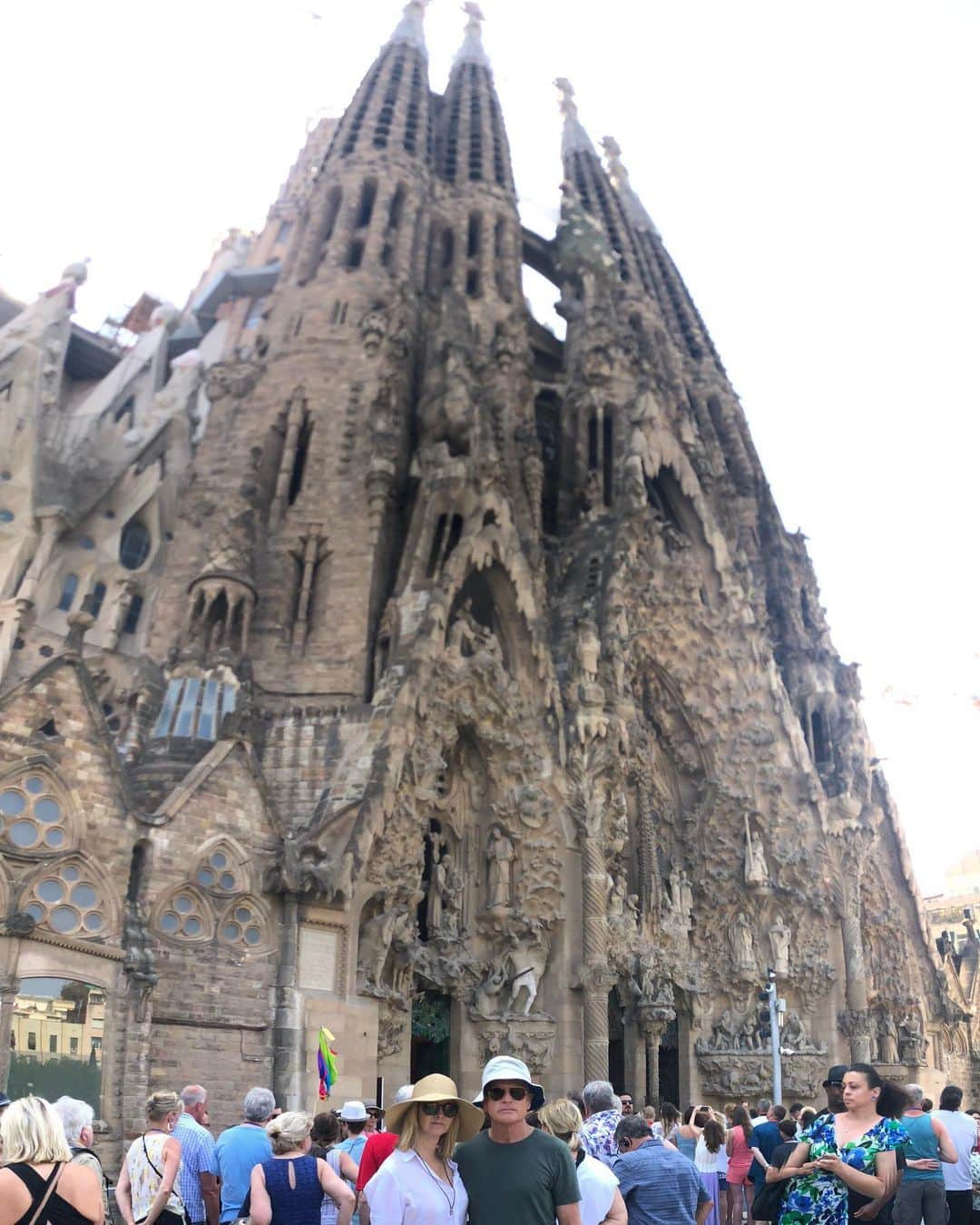リサ・クドローさんのインスタグラム写真 - (リサ・クドローInstagram)「Tourists “total” in Barcelona! Beautiful places and relatives!! Beyond fun.」7月7日 21時33分 - lisakudrow