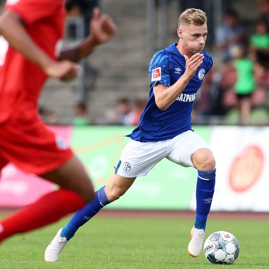 シャルケ04さんのインスタグラム写真 - (シャルケ04Instagram)「Erfolgreiches Debüt für das neue Heimtrikot 🔵⚪️ . . Great debut for our new home jersey 🔵⚪️ . . #RWOS04 1-3 #Schalke #S04 #PreSeason #Knappen #Football #Soccer #Matchday #WirLebenDich #🔵⚪️」7月8日 2時59分 - s04