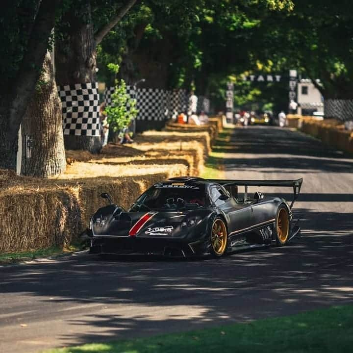 パガーニ・アウトモビリさんのインスタグラム写真 - (パガーニ・アウトモビリInstagram)「Thunder at @fosgoodwood, the Zonda R. #pagani #zonda #zondar」7月8日 2時59分 - paganiautomobili