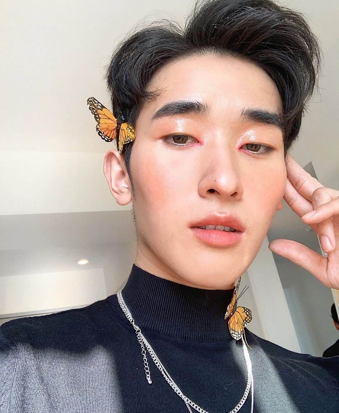 NYX Cosmeticsさんのインスタグラム写真 - (NYX CosmeticsInstagram)「So glossy 💦 So glowy ☀️ @ivanbaaaaah wears our NEW Bare With Me Cannabis Sativa Seed Oil Primer + Lip Conditioner + Brow Setter to create this effortless summer look 💚 || #nyxcosmetics #nyxprofessionalmakeup #crueltyfreebeauty」7月8日 3時00分 - nyxcosmetics