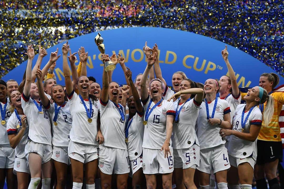 ウブロさんのインスタグラム写真 - (ウブロInstagram)「#HublotLovesFootball! Congratulations to our friend of the brand @alexmorgan13, Silver boot winner, and her team on winning the FIFA #WomensWorldCup France 2019™. Hublot is proud to be the Official Timekeeper of the #FIFAWWC. #AlexMorgan #LaGrandeFinale #USA @fifaworldcup」7月8日 3時05分 - hublot