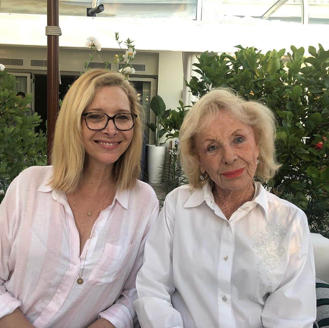 リサ・クドローさんのインスタグラム写真 - (リサ・クドローInstagram)「With my beautiful mother in law in Cannes.」7月7日 21時38分 - lisakudrow