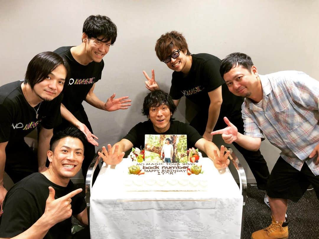 back number ツアー「ミラーボールとシャンデリア」さんのインスタグラム写真 - (back number ツアー「ミラーボールとシャンデリア」Instagram)「Happy birthday IYORI!!#NOMAGICTOUR2019 #backnumber  #横浜アリーナ」7月7日 21時51分 - no_magic_tour_2019