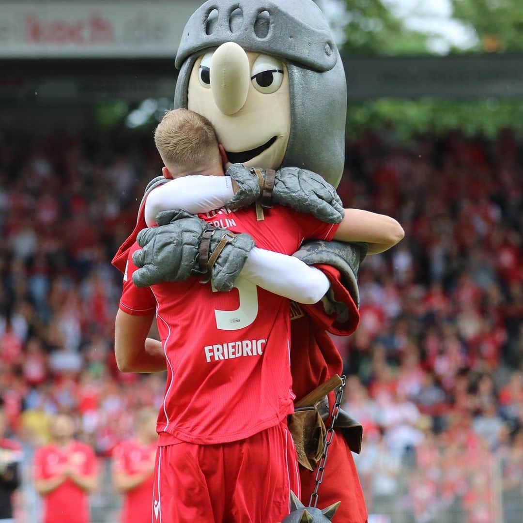 マーヴィン・フリードリヒさんのインスタグラム写真 - (マーヴィン・フリードリヒInstagram)「Bundesliga, mit Union ! 🔴⚪️ #unionberlin #bundesliga #eisern #berlin #freedrich #unveu」7月7日 21時46分 - marvinfrd