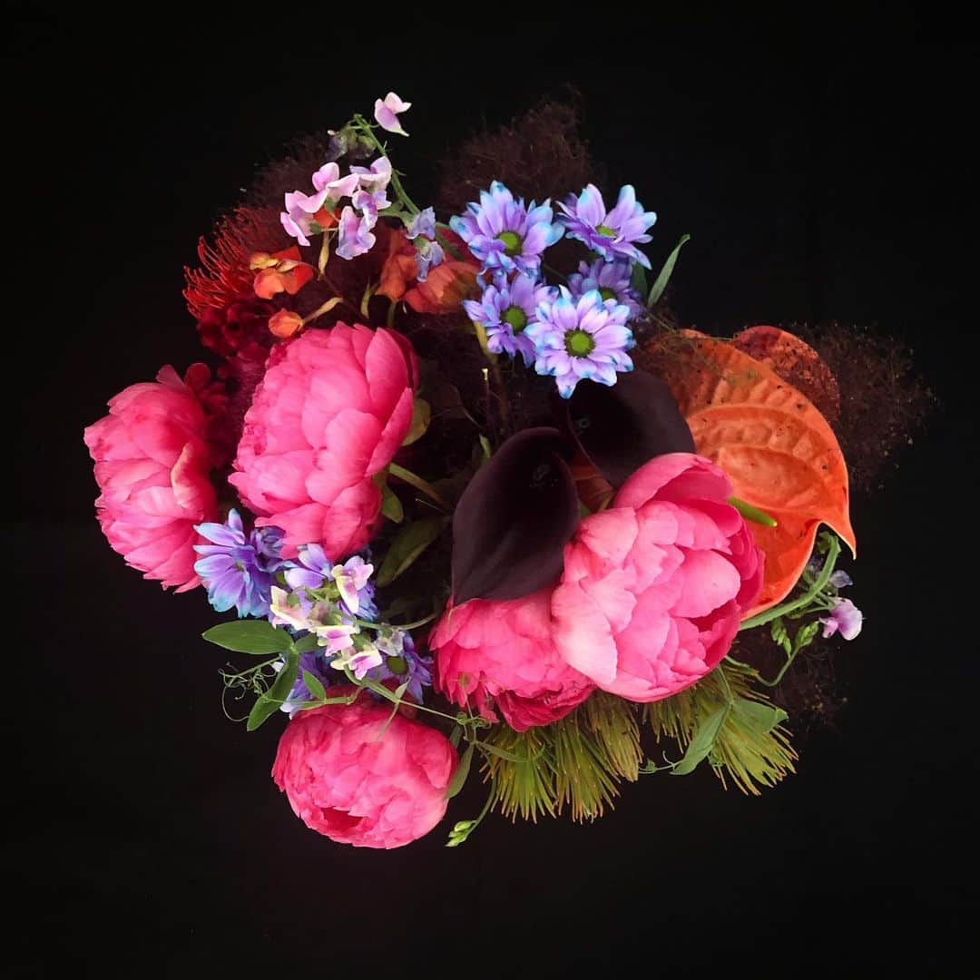 クリスヴァンアッシュさんのインスタグラム写真 - (クリスヴァンアッシュInstagram)「SUNDAY / POST-SHOW PATINA FLOWERS / HOME  #flowers #krisvanassche #kris_van_assche」7月7日 22時00分 - kris_van_assche