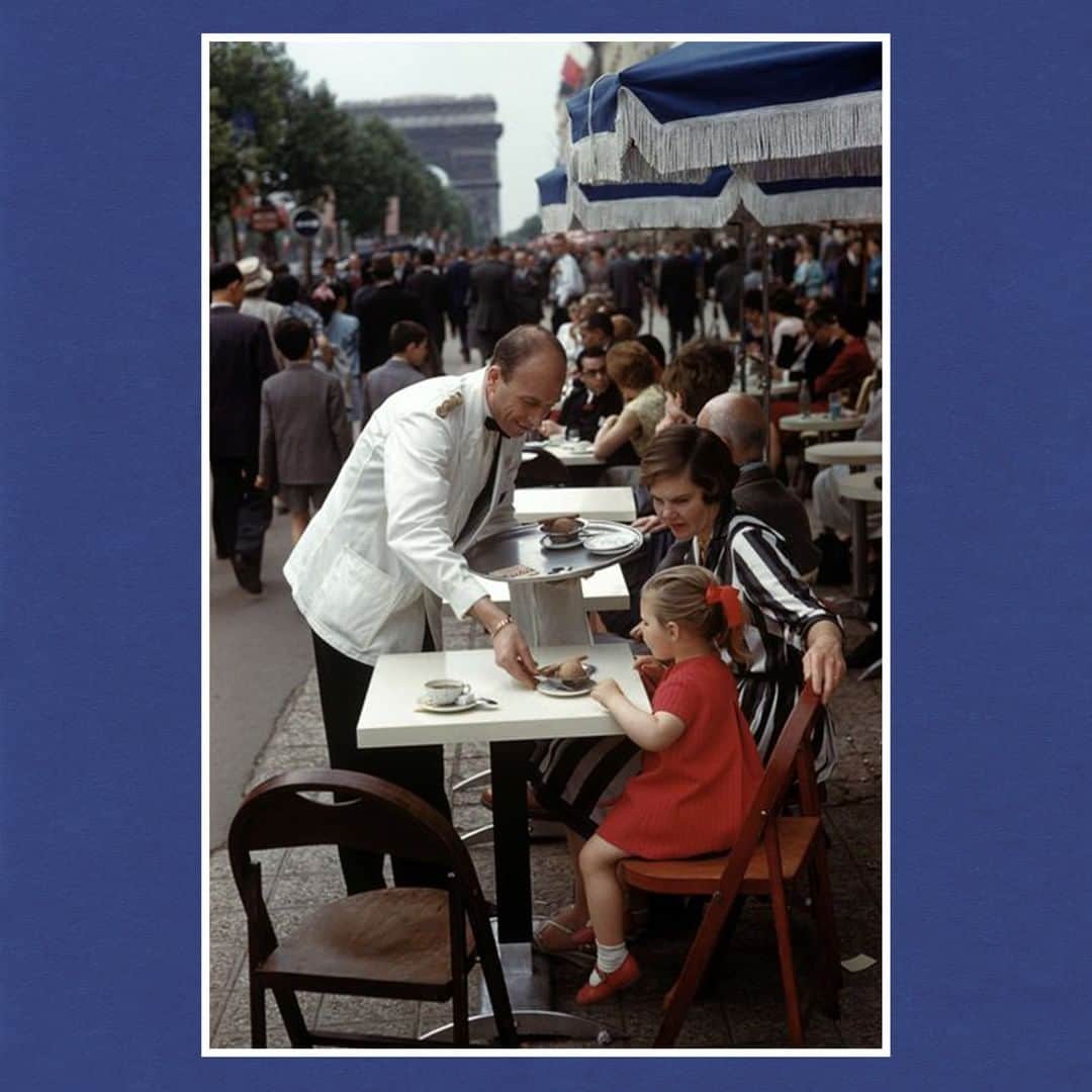 のインスタグラム：「Dimanche sur les Champs. __ Down the Champs-Élysées. #JMWeston #Paris #ChampsElysees #Sunday #GeorgeRodger」