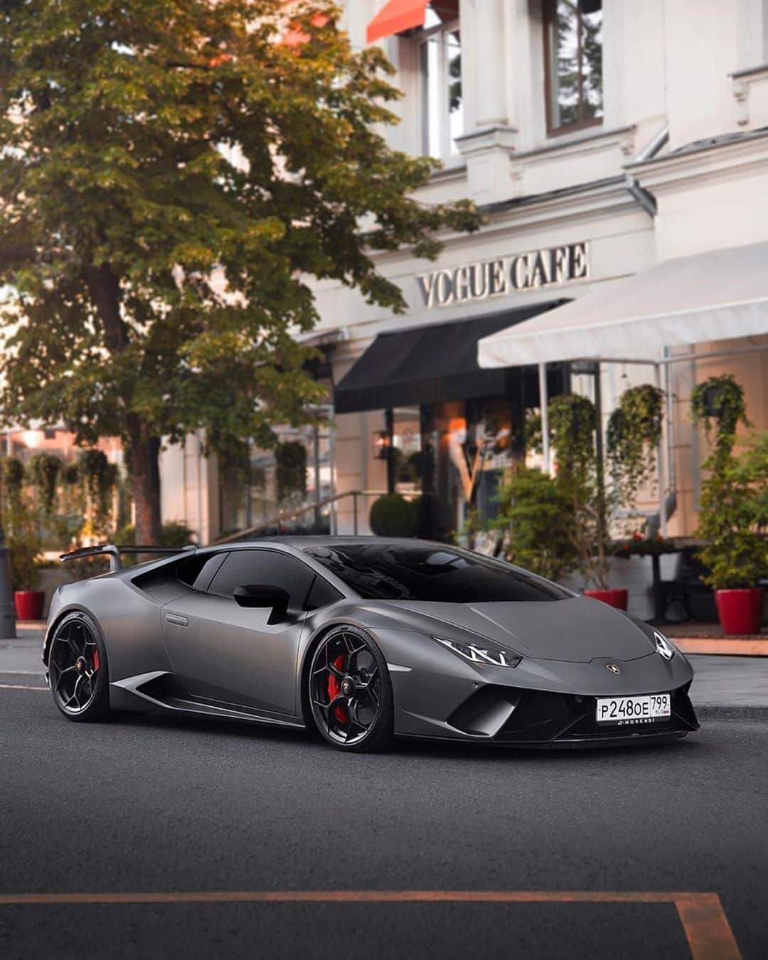 CARLiFESTYLEさんのインスタグラム写真 - (CARLiFESTYLEInstagram)「Stealthy Huracan Performante. 👍🏼or👎🏼? Photo by @ivanorlov #carlifestyle Follow the Network @autoplay #AutoPlay」7月7日 22時08分 - carlifestyle