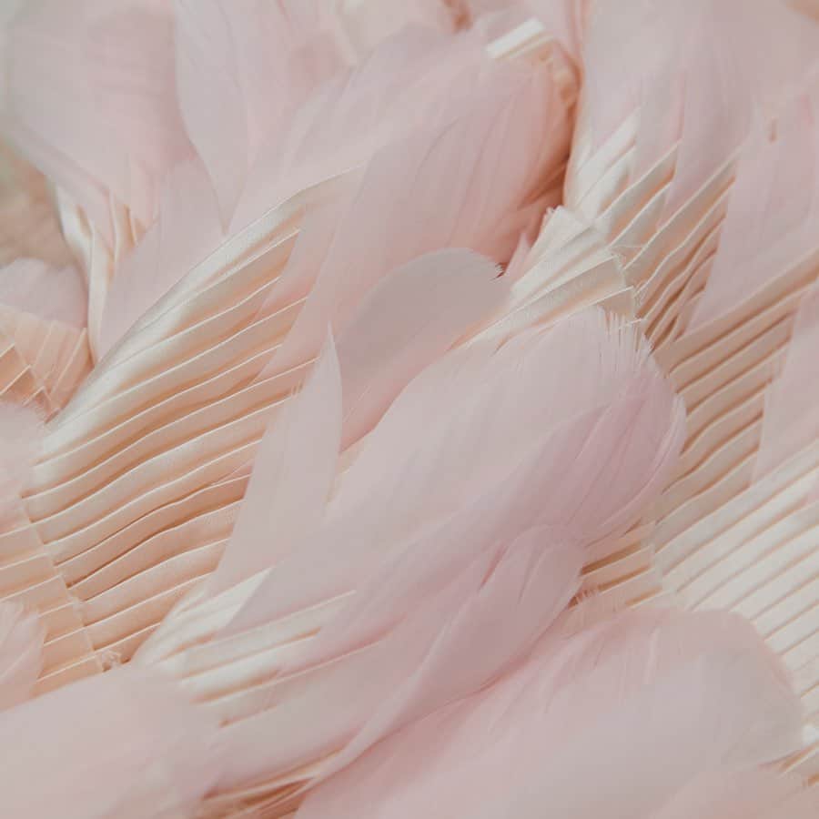 シャネルさんのインスタグラム写真 - (シャネルInstagram)「Look 70/70 — Fall-Winter 2019/20 #CHANELHauteCouture. #CHANEL #CHANELMakeup #Lemarie #Lognon #Massaro @chanel.beauty @maison_lemarie @massaro_paris @vittoria  The bride — powder pink gown pleated and embroidered with pink feathers by Lemarié, sleeveless blouse and pants in powder pink satin.」7月7日 22時08分 - chanelofficial