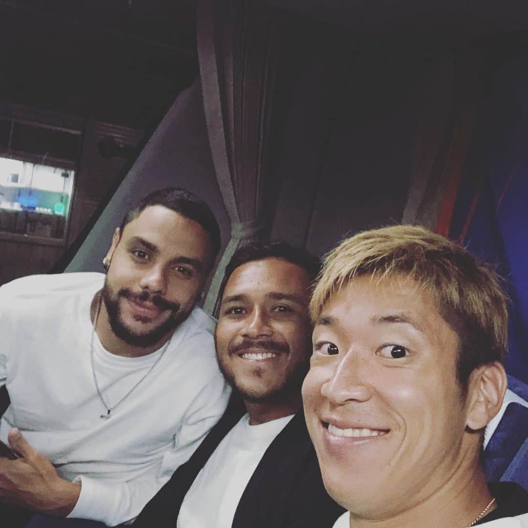 林彰洋のインスタグラム：「Nice WIN against Gamba❗️ We must fix for a first goal . 修正する部分を見つめ直してまた進んでいきます。 ただ逆転できたのは大きい。 #Nicegoal #永井謙佑 #niceassist @nassangho  #nicefinishing @diegoqoliveira  #vsG大阪 #fctokyo  #仕上げのアル👌 @_arthurfeitoza95」