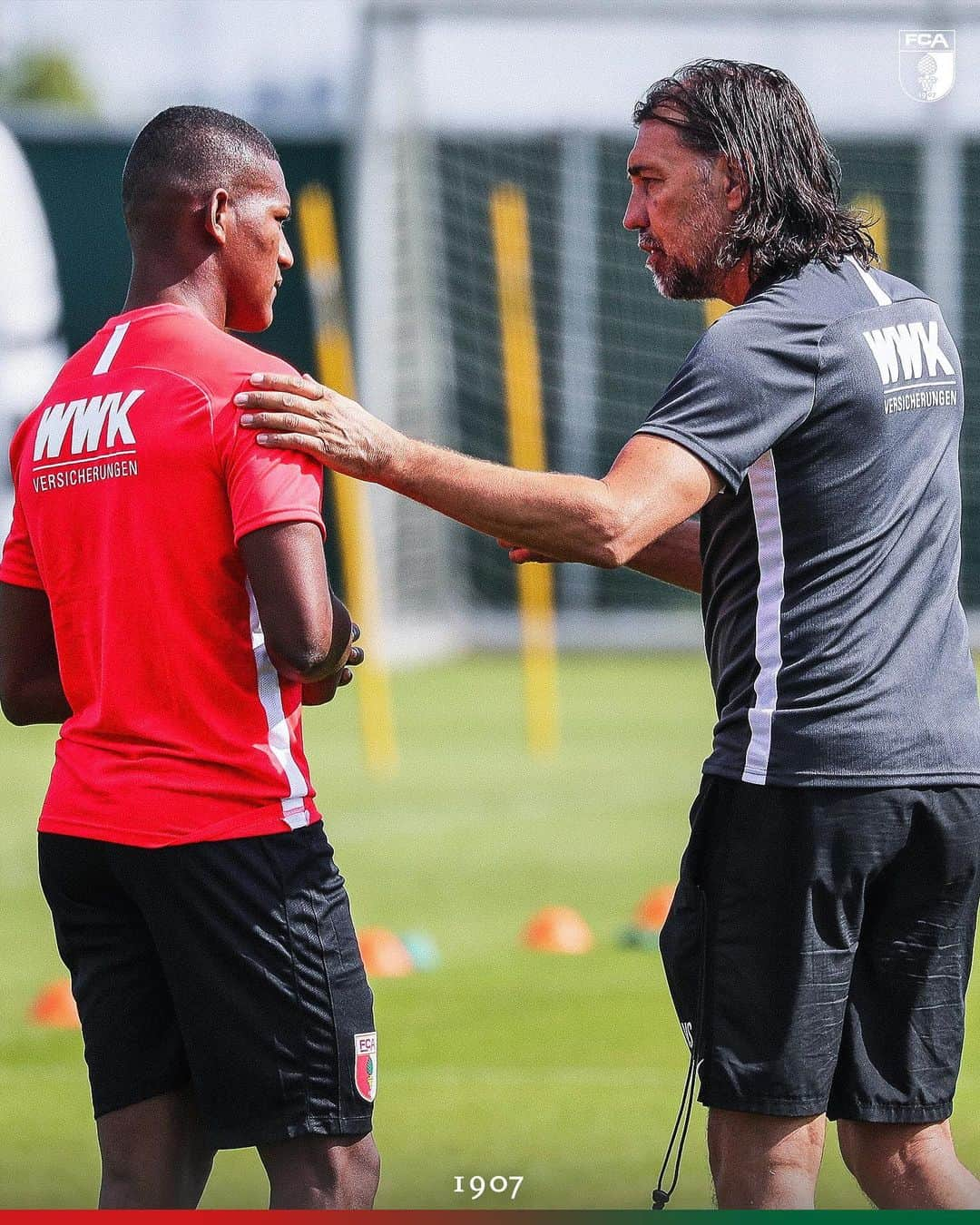 FCアウクスブルクさんのインスタグラム写真 - (FCアウクスブルクInstagram)「Willkommen in der #FCA-Familie, @carlosgruezo11! ✌️❤️💚 #FCA1907 #fcaugsburg #gruezo #neuzugang」7月7日 22時18分 - fcaugsburg1907