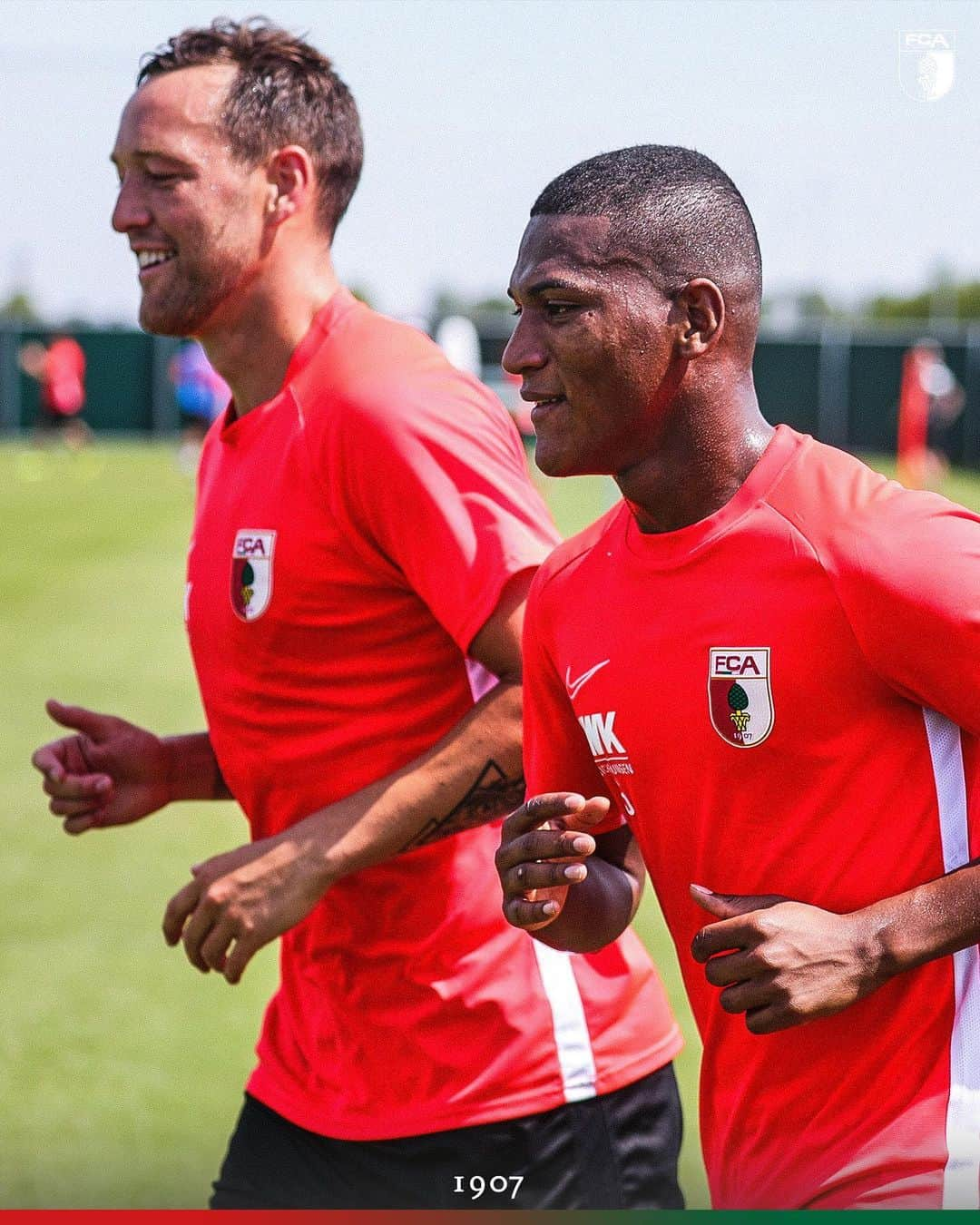 FCアウクスブルクさんのインスタグラム写真 - (FCアウクスブルクInstagram)「Willkommen in der #FCA-Familie, @carlosgruezo11! ✌️❤️💚 #FCA1907 #fcaugsburg #gruezo #neuzugang」7月7日 22時18分 - fcaugsburg1907