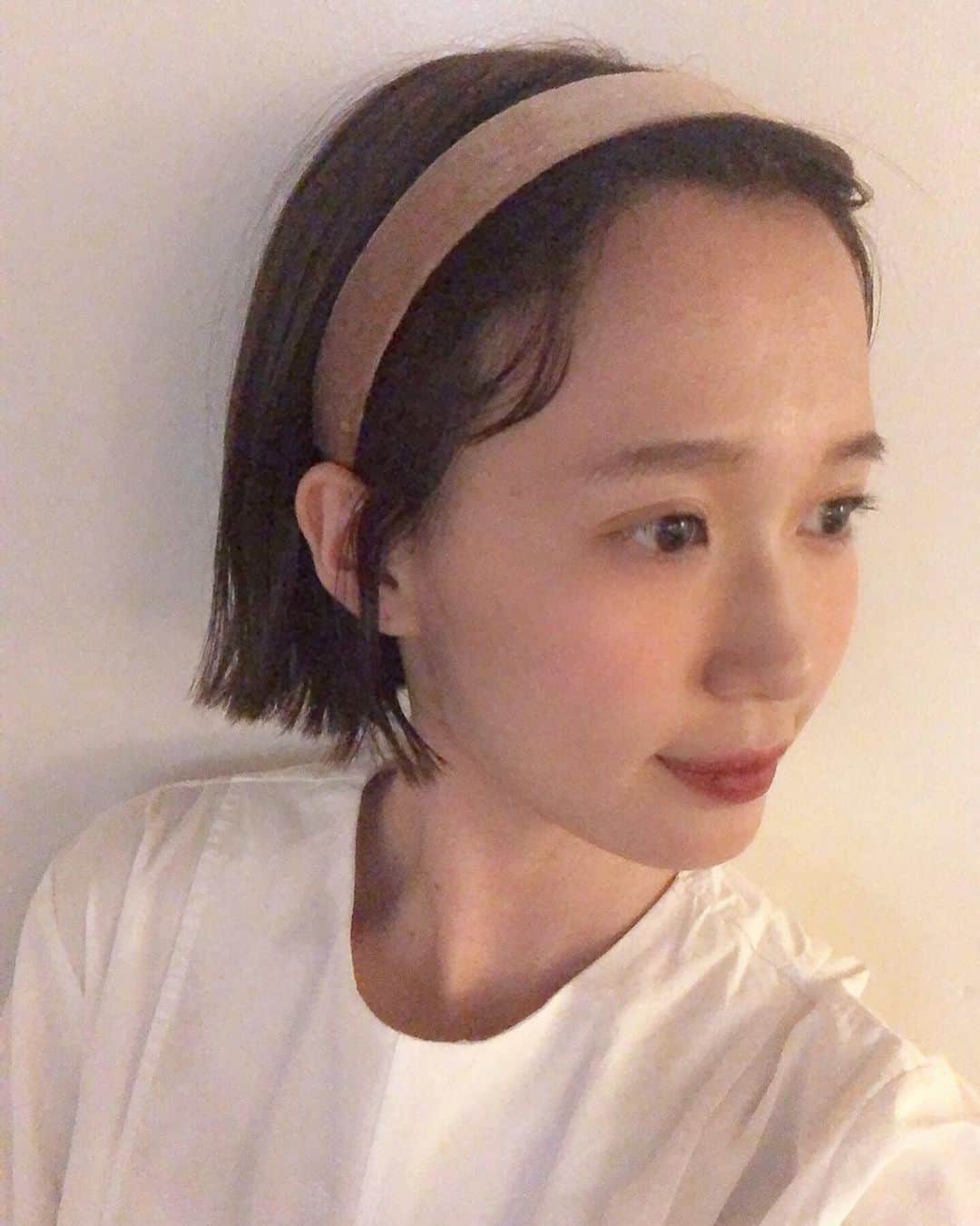 のインスタグラム：「そろそろヘアスタイル変えたい日々 こちらはとある日のカチューシャスタイルです。 . 今日は7.7だね🎋 何かお願い事しましたか？ あいにくの雨ですが、空の上で織姫さんと彦星さんが無事笑顔で会えていますように。。。✨ 身近ではマイちゃんの幸せな報告がありました☺️ 本当に大好きで素敵でまさに織姫と彦星のような２人 末永く永くお幸せに♡ ほんとーーーに！おめでとう！！！ 感動だなぁ。幸せだなぁ。 #七夕」