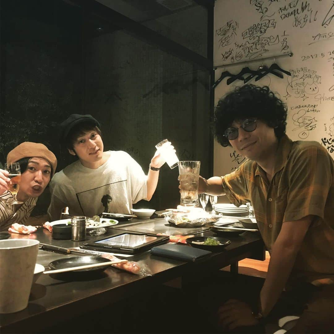 THE BAWDIESさんのインスタグラム写真 - (THE BAWDIESInstagram)「NEW STEPS,NEW GROOVES TOUR 2019、今日大阪はなんばHATCHにて無事終了しました！！ 前回の全県ツアーとは違った、楽しさがありました。 新旧曲を織り交ぜて毎日ドキドキさせてもらいました。本当にありがとうございます。 もちろん、ファイナルの今日、なんばは最高でしたが、お世辞にも最高の演奏ができたか、と言われたらハテナ？になってしまうかもしれません。 でも、どう考えても最高でした。笑 本当にありがとうございます。 また、ライブ会場でお会いできるのを楽しみにしています。 とりあえず！ 今日は楽しくお酒を呑みますね。 新曲たち、巣立つ日をお楽しみに！ jim #thebawdies #newstepsnewgroovestour2019 #マーシーいま向かってますー！ #マーシーいまどこなの？ #whereismarcy」7月7日 22時20分 - thebawdies