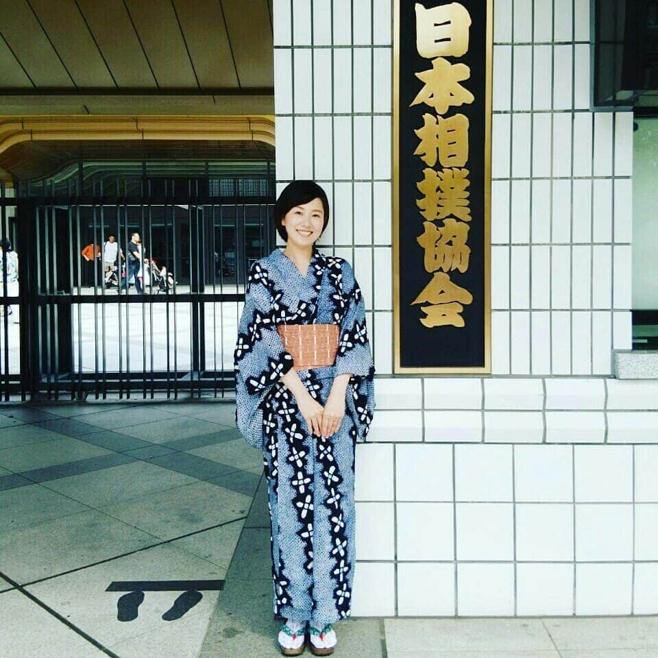 吉村美樹さんのインスタグラム写真 - (吉村美樹Instagram)「七夕ですね🎋そして、大相撲名古屋場所初日❗白鵬関、応援しています☺娘をだっこして撮影して頂いてから約１年、娘がだいぶ赤ちゃんに見えます👶❤宝物の写真📷❤ #七夕 #🎋 #たなばた #大相撲 #大相撲名古屋場所 #初日 #浴衣 #赤ちゃんだっこ撮影  #横綱 #横綱白鵬 #白鵬関 #カッコいい #大好き #感謝 #サトルジャパン #モデル #ママモデル #吉村美樹」7月7日 22時24分 - yoshimuramiki0911