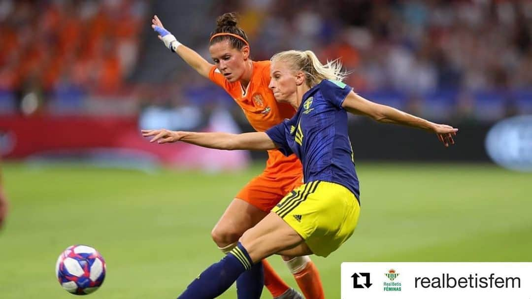 レアル・ベティスさんのインスタグラム写真 - (レアル・ベティスInstagram)「Que no se olvide esto 🗒🖊 ¡A las 17:00 juega @merel23 la final del #FIFAWWC! ¡Os queremos viendo @gol_television con el corazón teñido de naranja! 🙌🌷🧡 #Repost @realbetisfem ・・・ 🌍 INTERNACIONALES | @merel23, primera jugadora del #BetisFéminas en disputar la final de un Mundial 🇳🇱⚽ Y la primera que representará al Club en dicho evento tras @denilsonshow en 2002 😊🤙🏼 #BetisFéminas #FIFAWWC」7月7日 22時45分 - realbetisbalompie