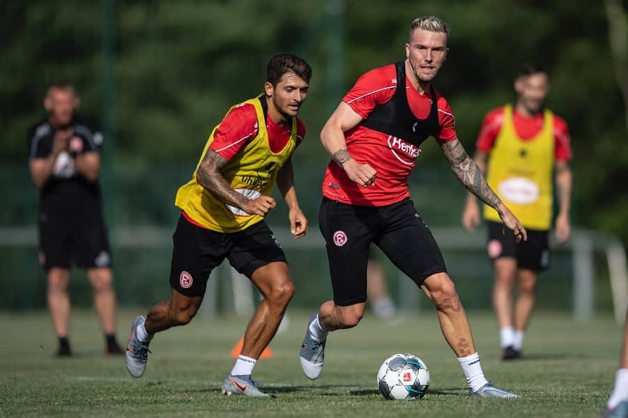 アンドレ・ホフマンのインスタグラム：「pre season = hard work 🏋🏼‍♂️⚽️🏃🏼‍♂️ #f95」