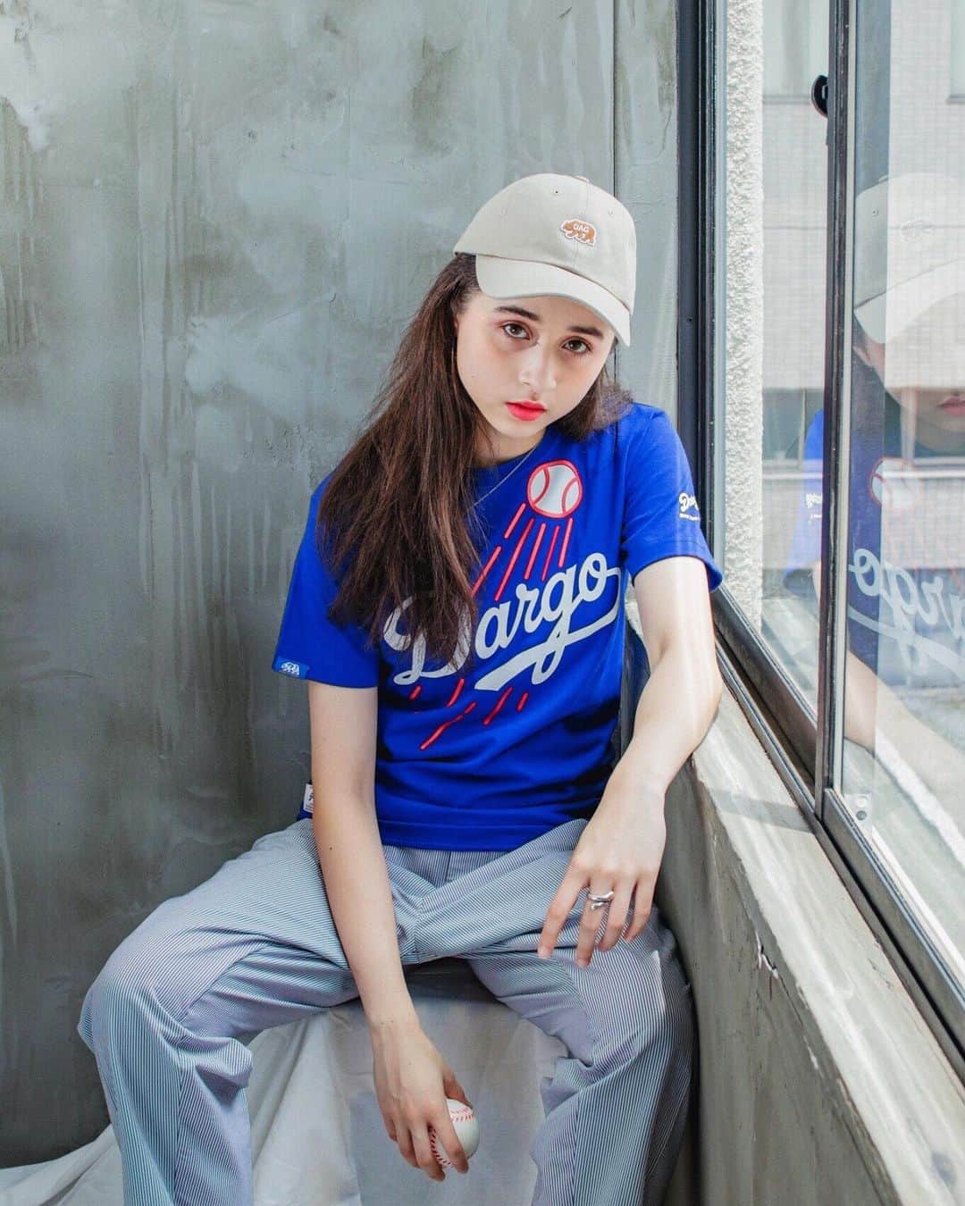 DARGO T-shirt &Sign Artさんのインスタグラム写真 - (DARGO T-shirt &Sign ArtInstagram)「DARGO 2019 Spring & Summer "THE EXHIBITION OF LOCALISM" See You Later! 🇺🇸⚾️ ------------------------ 【DARGO】 "Dodgers" Logo T-shirt color：ROYAL BLUE size：XS, S, M, L, XL, XXL Hand Printed in Kumamoto, Japan. 6.2onz Heayv Weight. 100% COTTON & PRE-SHRUNK FIT. 水性ラバーインク3版構成 171cm / SMALL着用 ------------------------- DARGO Hand Screen Printed T-shirt Printed in Kumamoto, Japan. ------------------------- #dargojapan #dargo2019ss #kumamoto #vintagestyle  #california #californiastyle #熊本 #熊本市 #熊本tシャツ #アメカジ #tシャツ #メジャーリーグ」7月7日 22時51分 - dargo_japan