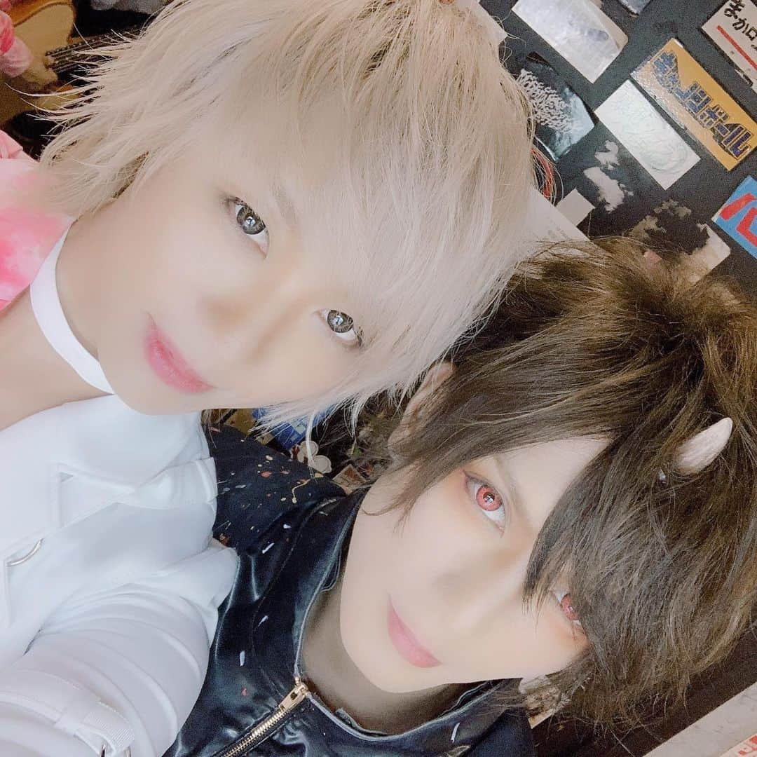 風弥さんのインスタグラム写真 - (風弥Instagram)「鬼桜ツアー8ヶ所目👹🌸神戸VARIT.！ ドラマーチームで🎵カッコいいし面白いし、直人くんは憧れドラマーです🎵 #daizystripper  #dout #鬼桜 #v系」7月7日 23時10分 - kazami_daizy