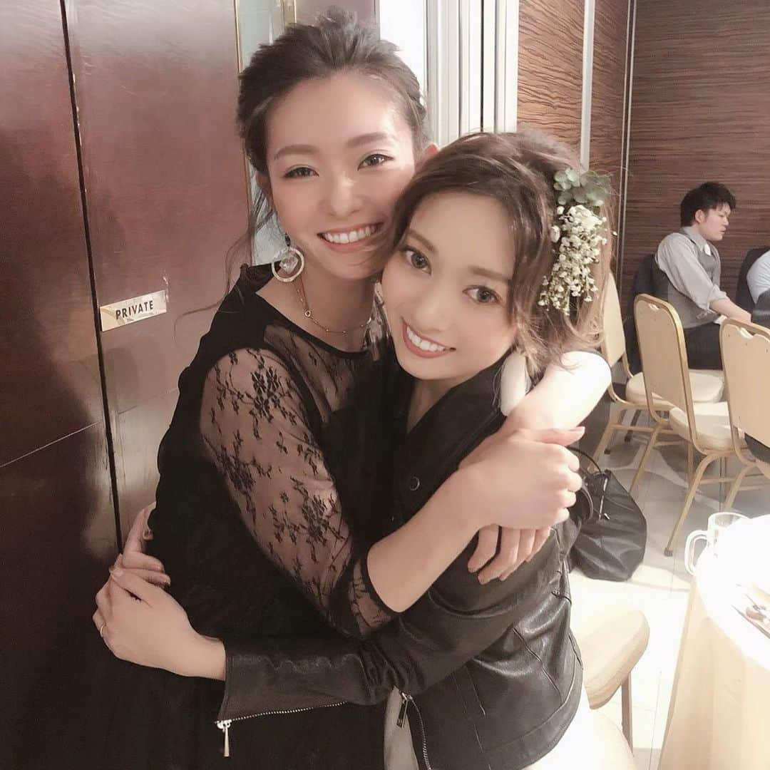 鈴木朱音さんのインスタグラム写真 - (鈴木朱音Instagram)「あきさん、8年間MURUA生活お疲れ様でした！！！ . 『人として』を教えてくださったあきさん。 私の思いのすべてをお手紙書いてるので、読んでください💌 . あきさんの下で働けて本当に良かったです✨✨✨ ありがとうございました🥰 . . 最後の写真は6年前の私が入社してすぐの初めてのツーショットの思い出だから どうしても載せたかったです、あきさんすみません😂w . . #murua #murua_official #murua_by_staff #murua仙台parco #murua2019ss #ムルーア #卒業 #love」7月7日 23時02分 - akane_suzuki51