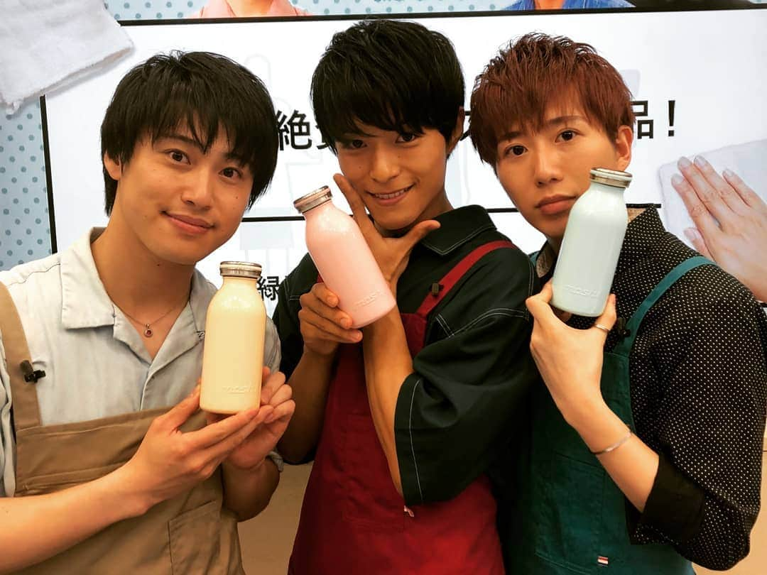 高橋ふみやさんのインスタグラム写真 - (高橋ふみやInstagram)「本日の #check #家事男子 #超コマ での配信ありがとうございました☆  コメント、いいねどちらも 沢山、ありがとうございました！！ 本日は5商品紹介をさせて 頂きました！！ #レコルトホームバーベキュー  #オークスレイエゆびさきトング #mosh #ミルクAIRボトル #国産豚ロース全国ご当地味噌  ご購入して頂いた方は ありがとうございました！ 是非、感想などもお待ちしておりますので 届くのを楽しみにしていて下さい☆  この後、アプリの方でアーカイブを 見ながらご購入も出来ますので ゆっくりとご検討下さい☆  ふーみんでした☆ そして 超コマでした！！（ポーズ）」7月7日 23時03分 - fumiya238_t