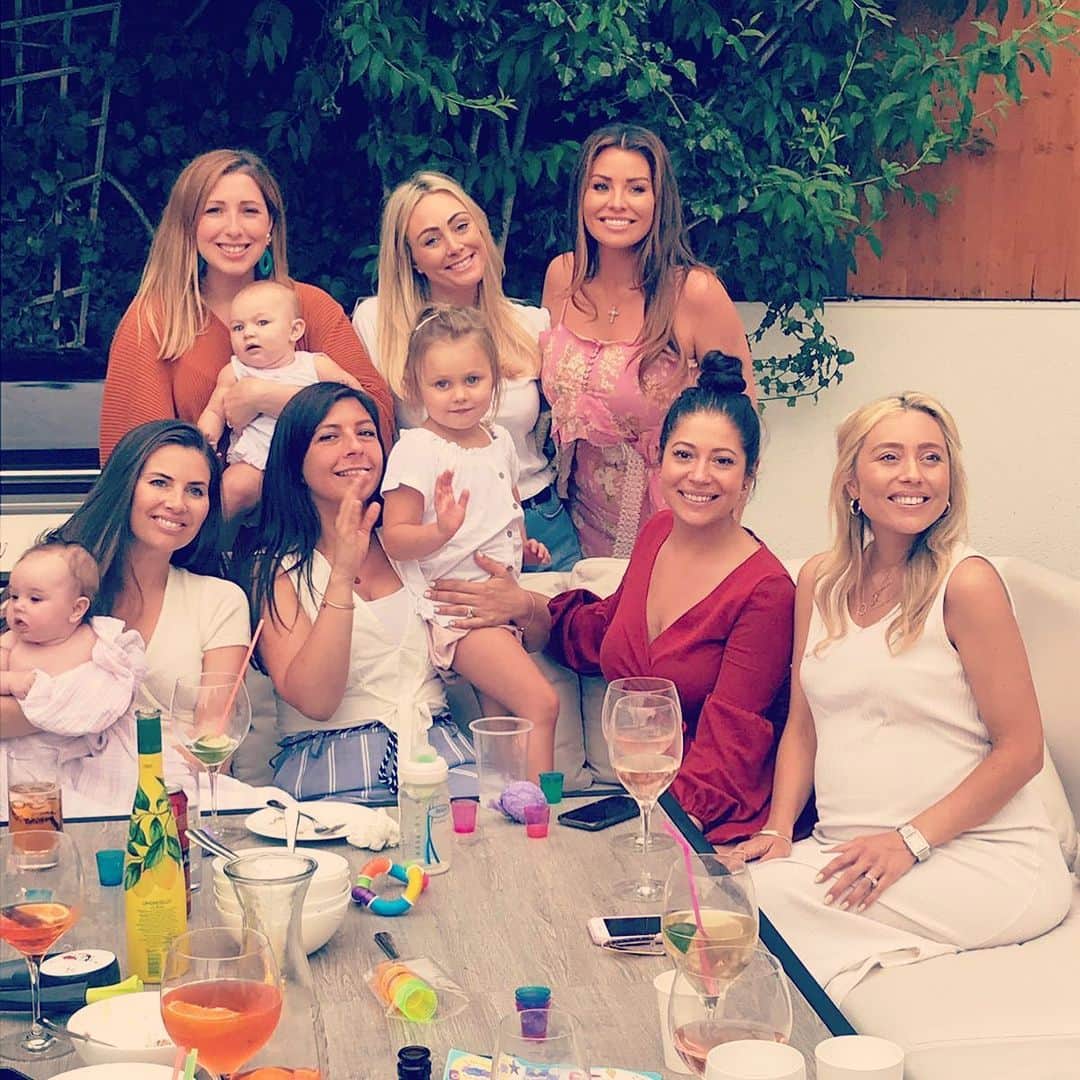 Jessica Wrightさんのインスタグラム写真 - (Jessica WrightInstagram)「It’s not that diamonds are a girls best friend, but it’s your best friends who are diamonds 💎  When 7 became 10... with 1 on the way ❤️👶🏼 💫 thank you @kellyhills123 @warren_hills for another amazing annual Bbq love you x x」7月7日 23時05分 - jesswright77