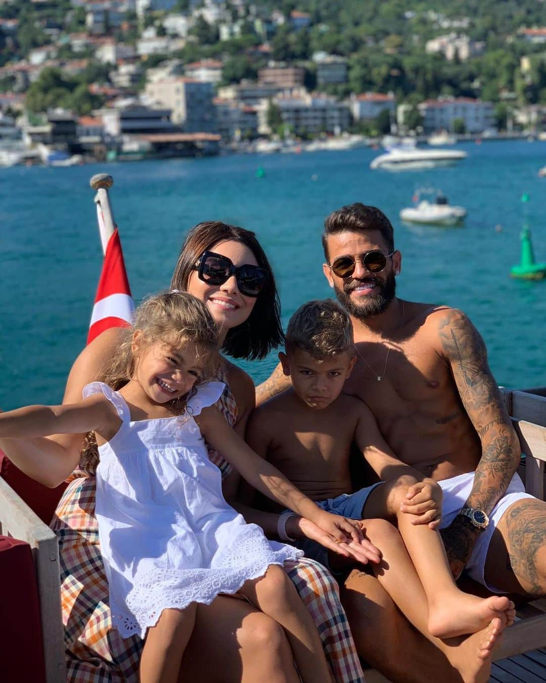 ジュニオール・カイサラさんのインスタグラム写真 - (ジュニオール・カイサラInstagram)「Domingo de sol com a família #istanbul #turey 🇹🇷」7月7日 23時11分 - juniorcaicara