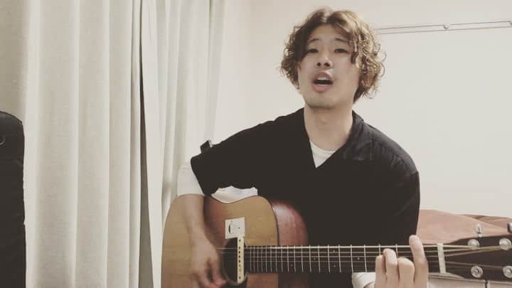 樋口和真のインスタグラム：「‪【カバー動画】‬ ・ ‪あいみょん‬ ‪ハルノヒ‬ ・ ‪歌ったよ。‬ ‪拡散お願いしますっ🥺‬ ・ ‪一人一人に‬ ‪オーダーメイドで歌を作る‬ ‪活動してます！‬ ・ ‪歌作って欲しい人は‬ ‪ぜひっ！お気軽にっ！！‬ ・ 【君だけの歌を作るアーティスト】 ・ 《あなたの想いが歌になる…》 ・ こんちには！ オーダメイドソングライター樋口和真と申します！ 僕は、あなたの人生や想いを歌にして プレゼントする活動をしています！ ・ ・ 友人の誕生日や結婚式、 恋人への愛、 家族への感謝の気持ちを 歌にして届けてみませんか？ ・ ・ 実際に歌をプレゼントした時の動画はYouTubeにあります！！ ・ ・ 詳細、ご依頼、ご相談は 公式LINEにて随時受付中です！ 友だち追加から https://line.me/R/ti/p/%40zwy3164y  IDで「@zwy3164」と検索検索♪ ・ ・ 今なら友だち登録して頂くだけで 2018/01/02に行われた ワンマンライブの全15曲の 音源を無料でプレゼント！ ・ ・ きっと一生の思い出にすることを約束します！ ご依頼待ちしてます！！！ #君だけの歌を作ります #オーダメイドソングライター #オーダメイド #樋口和真 #毎日投稿 #弾き語り #カバー曲 #オリジナル曲 #歌 #作詞作曲 #YouTube #路上ライブ ‪#あいみょん‬ ‪#ハルノヒ‬」
